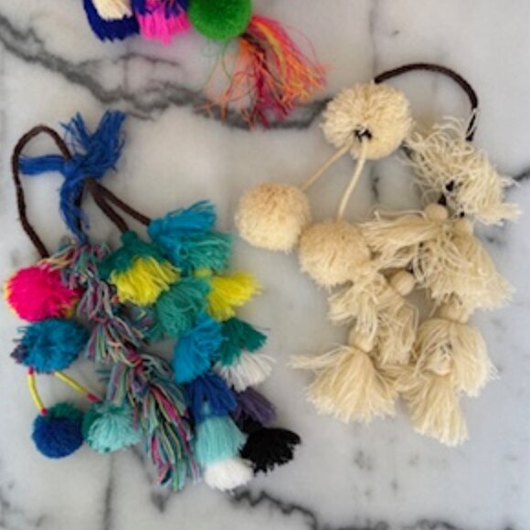 JADEtribe straw tote with detachable pompoms - Picture 4 of 5